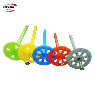 Ο τοίχος αμπαρώνει άγκυρες μόνωσης 55mm τις πλαστικές με τους συνδέσμους βιδών